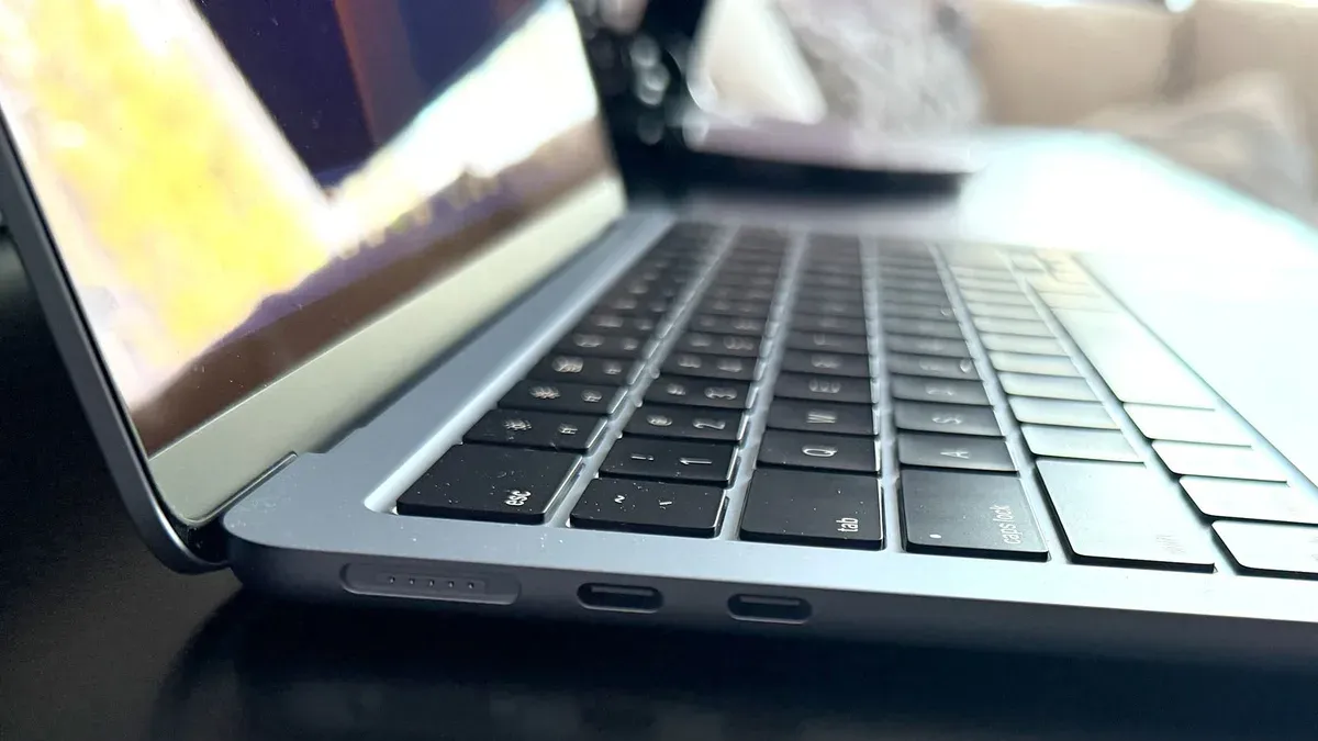 Does MacBook Air M5 have Ethernet port? – MacBook Air 15 inch M5 does it have HDMI port