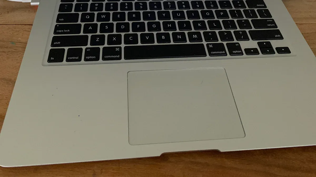 What Happens When Your MacBook Air Stops Receiving macOS Updates? – MacBook Air 15 inch M5 how many years of macOS updates