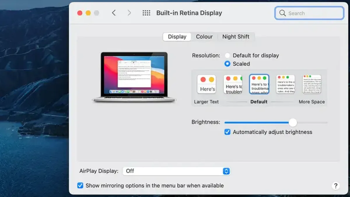 User changing the display refresh rate on Mac screen settings