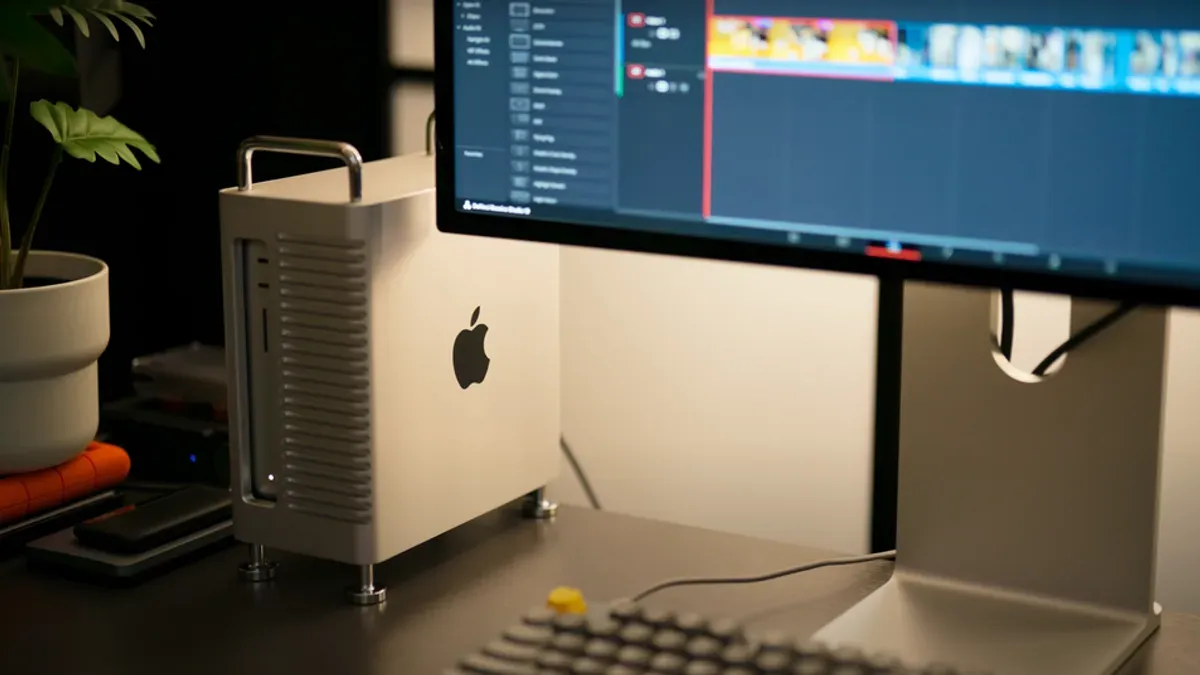 Mac Studio M4 Max lagging and freezing issue being troubleshooted on a desktop
