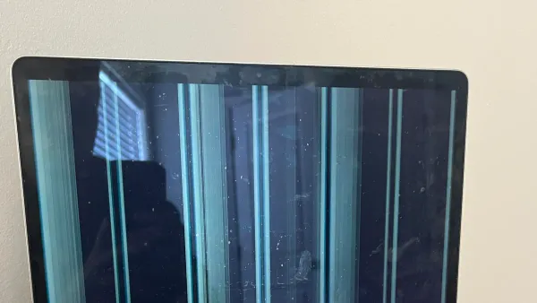 Diagnosing MacBook Pro M1 Pro black screen issue on a desk